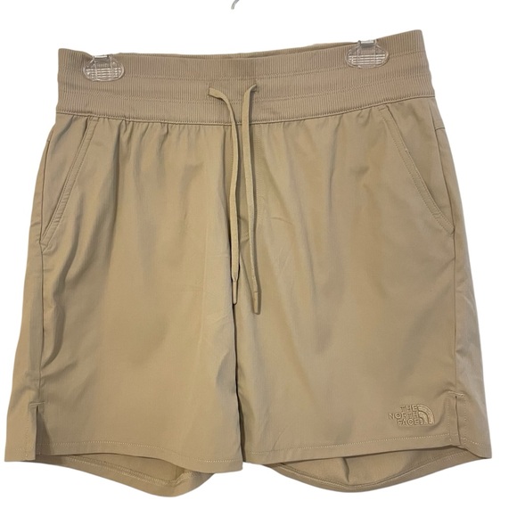The North Face Aphrodite‎ Motion Beige Bermuda Shorts Small NWT - Picture 2 of 8